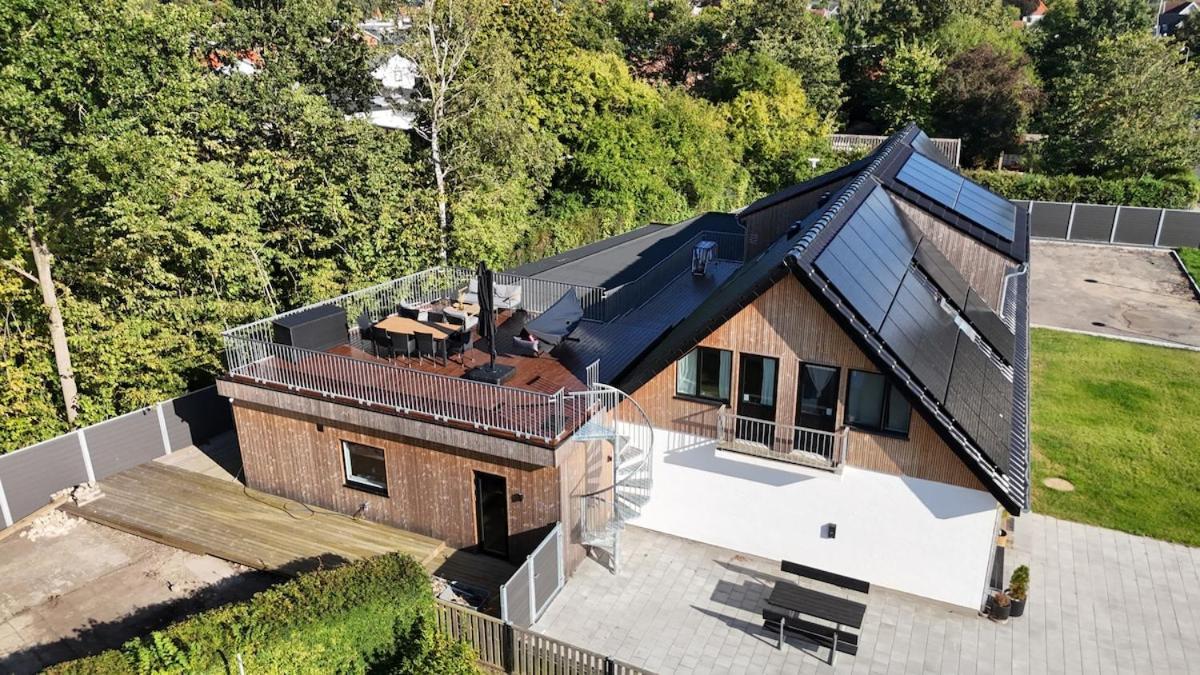 The Butterfly - House In For 7 Persons With Luxury Rooftop Deck & Free Parking Lägenhet Odense