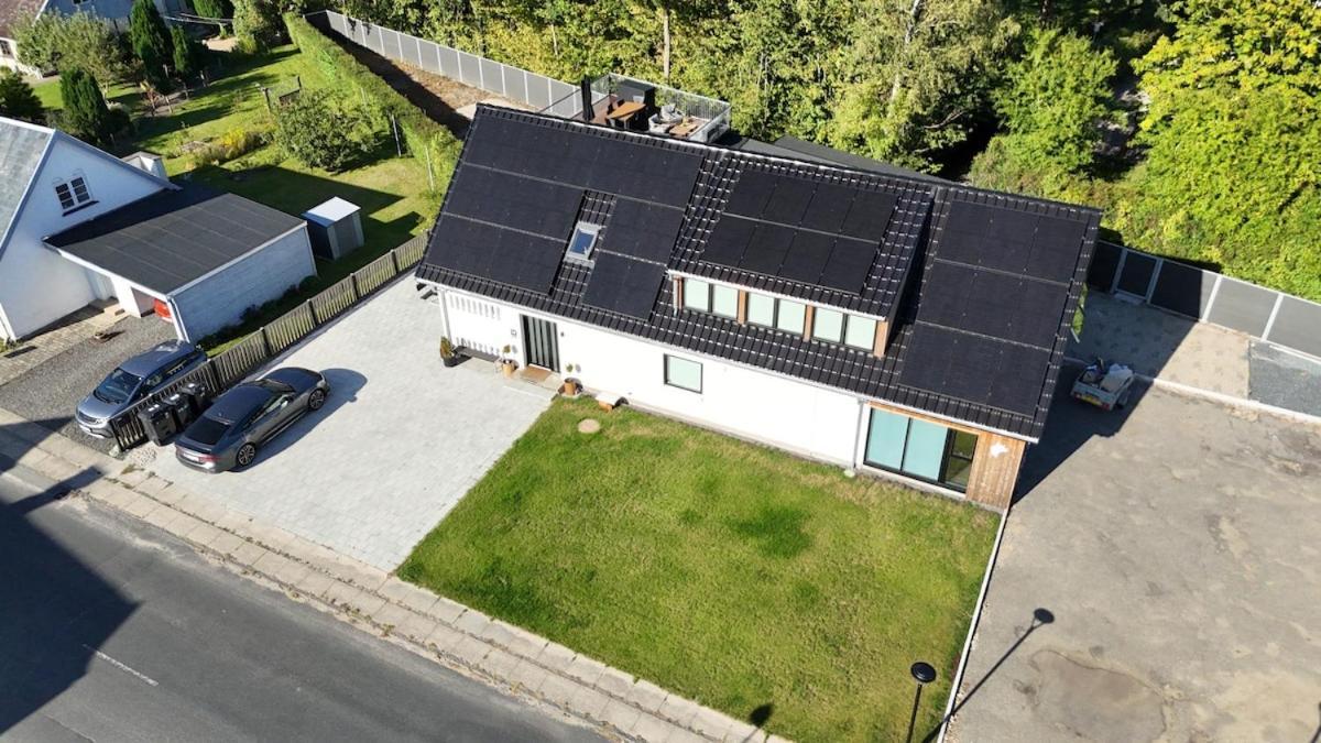 The Butterfly - House In For 7 Persons With Luxury Rooftop Deck & Free Parking Odense